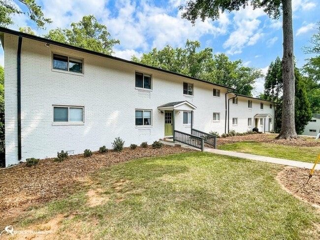 Photo - 711 Oakview Rd House