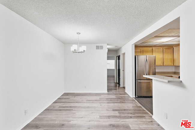 Building Photo - 6212 Fulton Ave