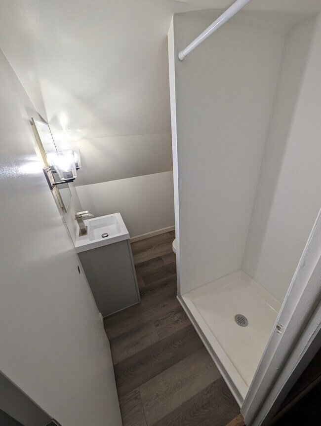 Foto del edificio - 256 Sargent Rd