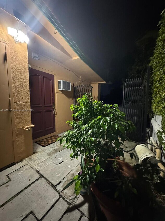 Primary Photo - 89xx SW 83rd St
