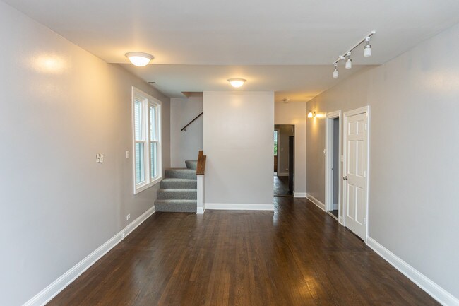 Foto del edificio - 3850 W Diversey Ave