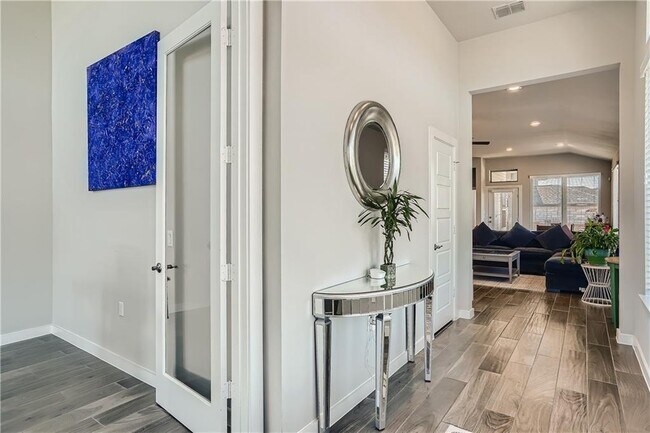 Building Photo - 7901 Catbird Ln