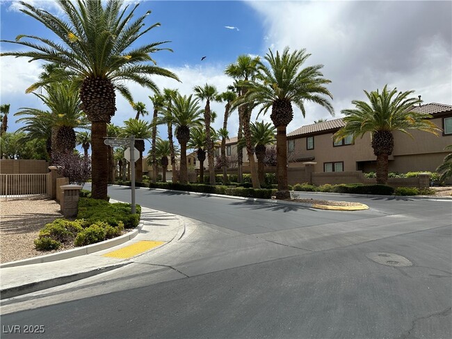 Building Photo - 362 Dogleg Dr