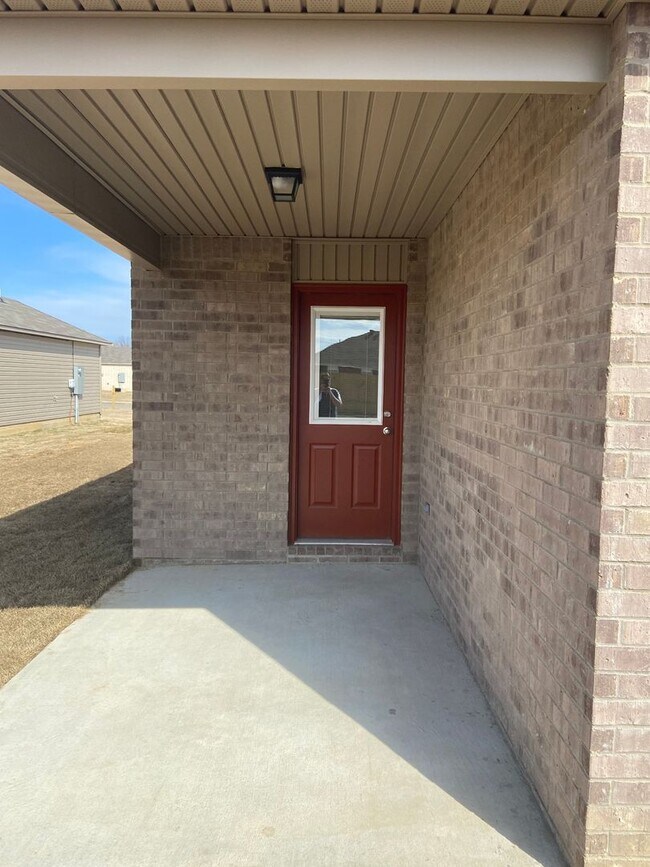 Foto del edificio - *Pre-leasing* Three Bedroom | Two Bath Hom...