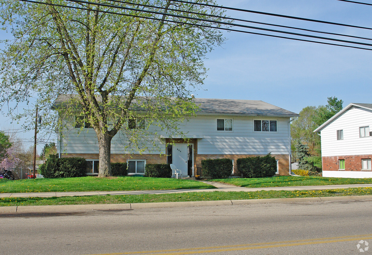 Building Photo - 906 W Lake Ave