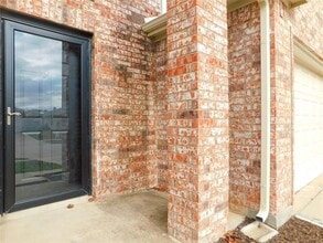 Building Photo - 4204 Sonoma Dr