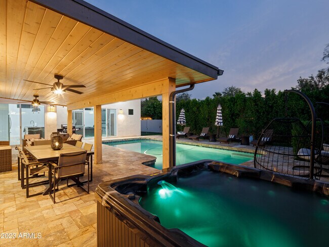 Foto del edificio - 8837 E Lupine Ave