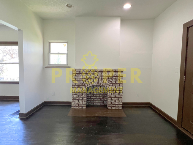 Foto del edificio - 2 bedrooms 1 bathroom