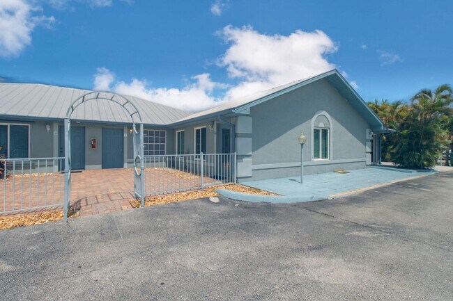 Foto del edificio - ***ANNUAL UNFURNISHED RENTAL***2/BEDS/2BAT...