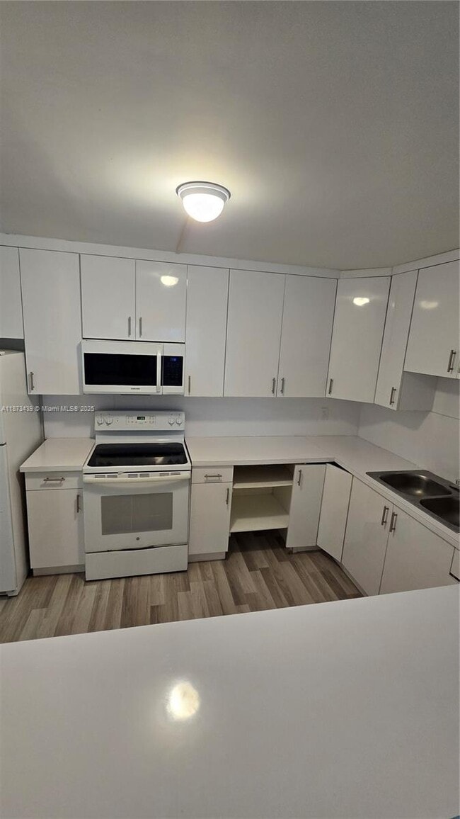 Building Photo - 14820 Naranja Lakes Blvd