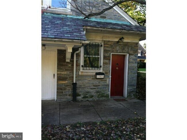 Foto del edificio - 6363 Overbrook Ave