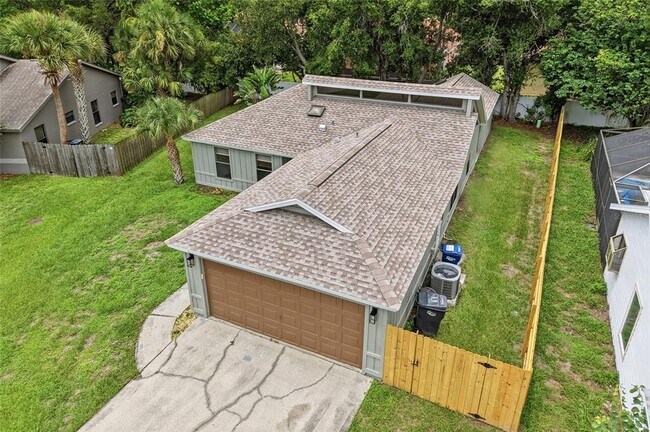 Foto del edificio - 8232 Country Oaks Ct
