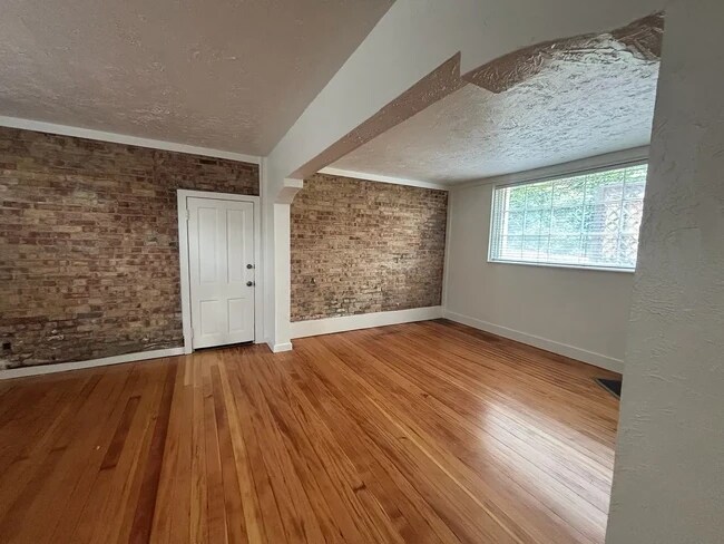 Foto del edificio - 564 E 7th Ave