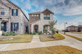Building Photo - 7524 Redondo Dr