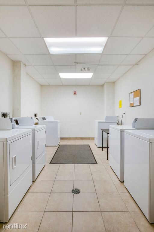 204 N 8th St, Manitowoc, WI 54220 Apartment for Rent in Manitowoc, WI