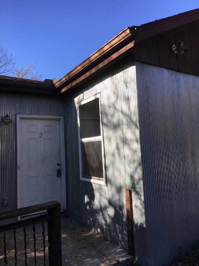 Building Photo - 1201 E Huntsville Rd