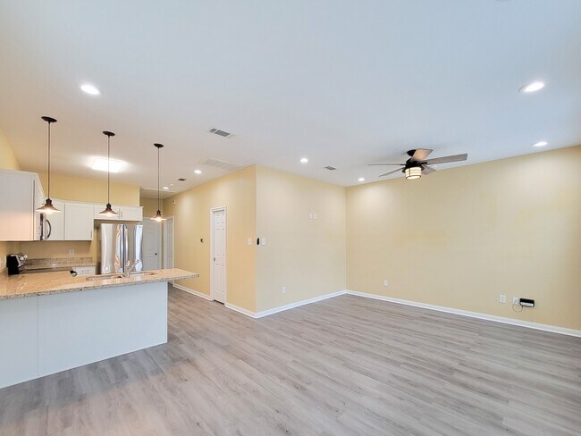 Foto del edificio - 16361 Eastchase St