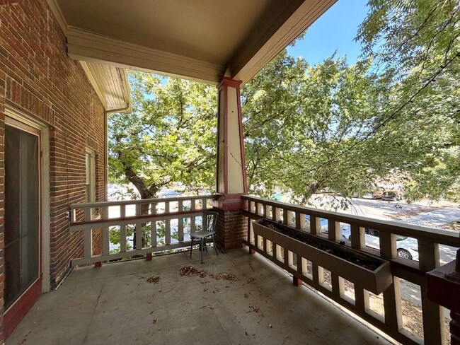 Building Photo - 919.5 N Austin St