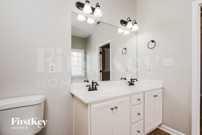 Building Photo - 2285 Glen Cove Way