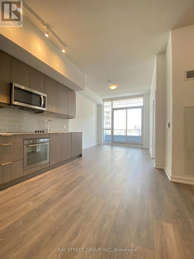 Building Photo - 36 Forest Manor Rd