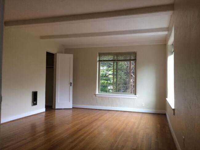 Building Photo - 1 bedroom in Seattle WA 98122