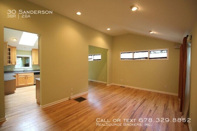 Foto del edificio - 30 Sanderson St NE