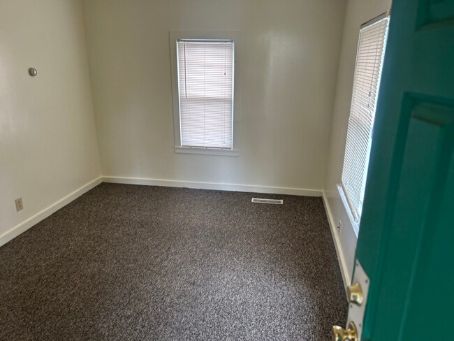 Building Photo - 503 Allyn St