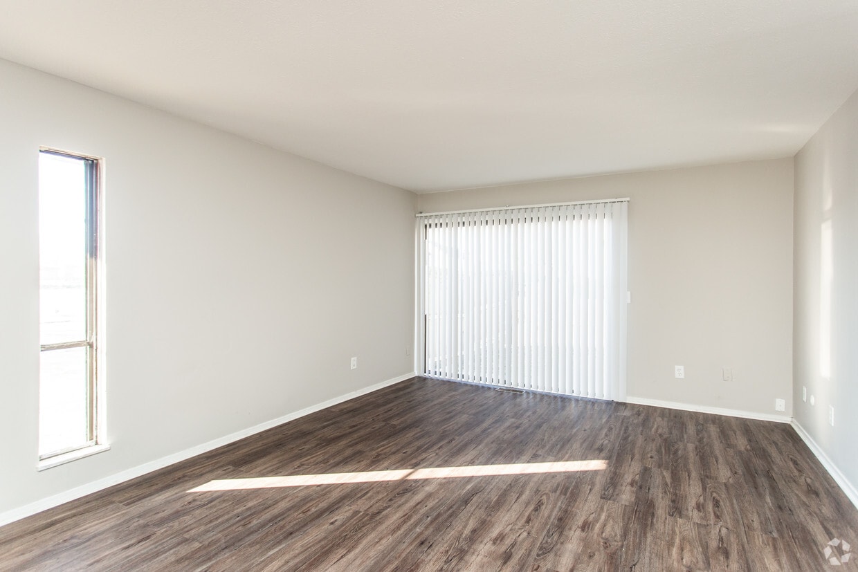 Lakeshore Cove - 2400 W Shore Blvd Columbus, OH 43232 | Apartments.com