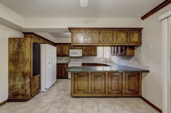 Foto del edificio - 4 bed, 2 bath home in Edmond