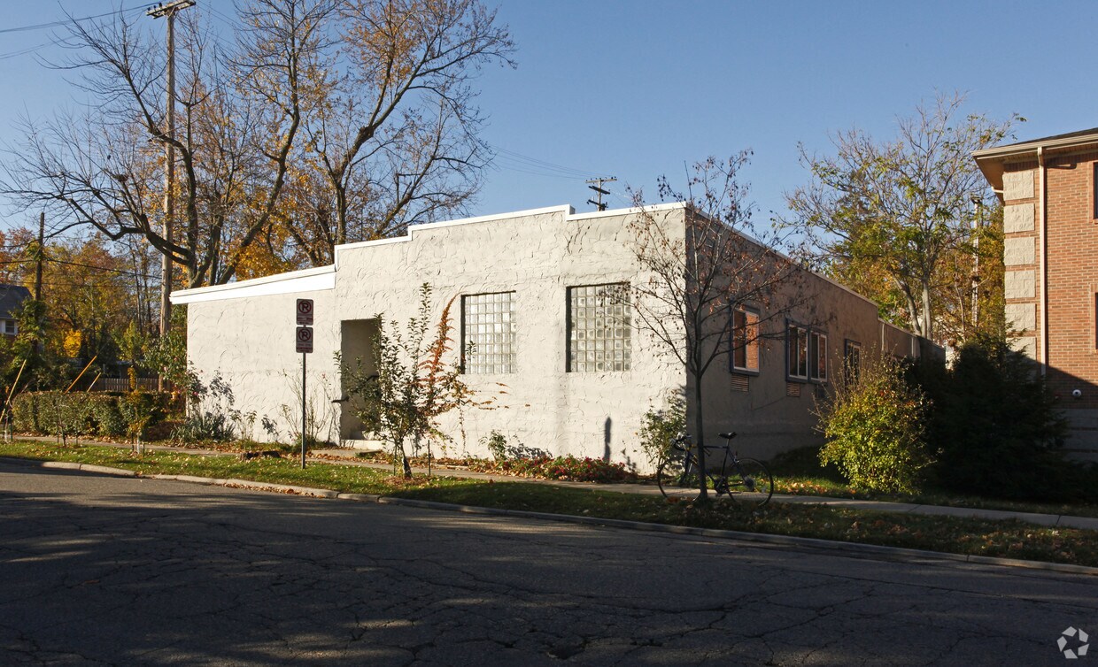 Foto del edificio - 211 E Davis Ave