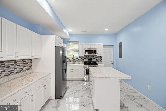 Foto del edificio - 2571 W Fayette St