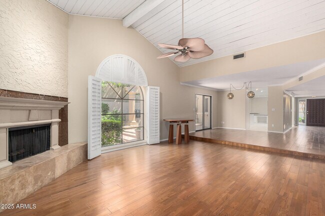 Foto del edificio - 8513 N 84th St