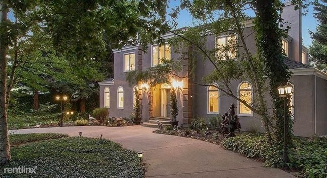 Foto del edificio - 5 br, 5 bath House - 12480 Skyline Blvd