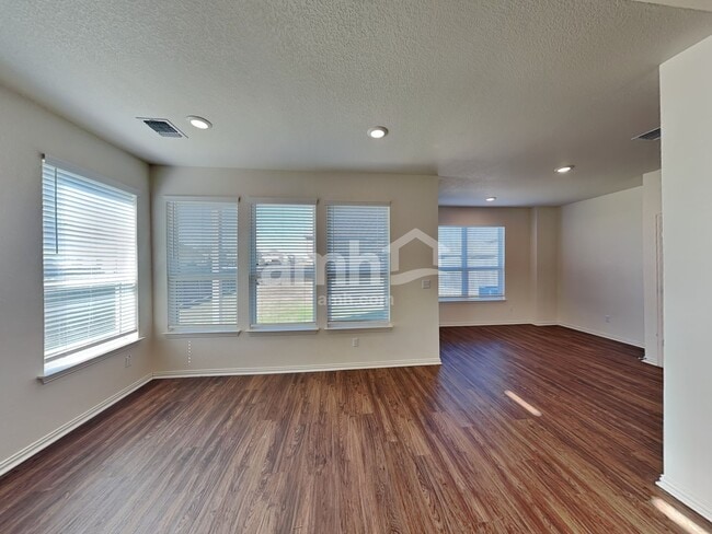 Building Photo - 207 Pebble Creek Run