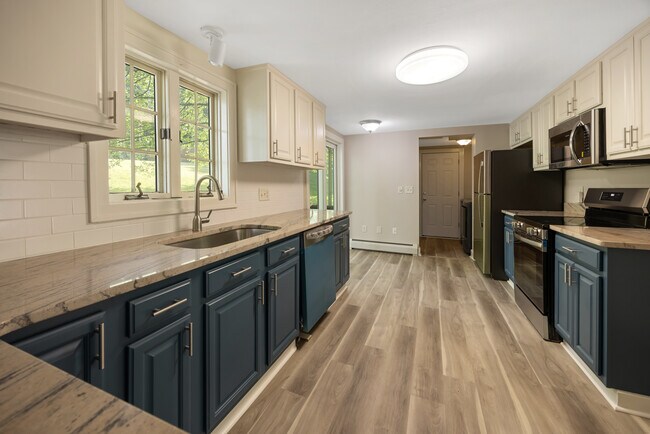 Espacio para la mesa de la cocina - 511 E Seneca St