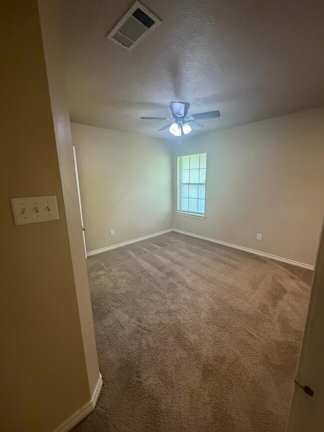 Foto del edificio - 1437 Western Oaks Ct