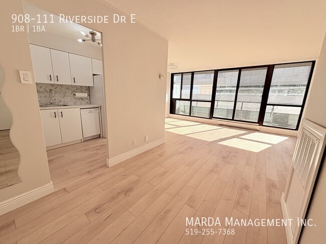 Photo du bâtiment - STUNNING 1BEDROOM/1BATH CONDO WITH BALCONY...