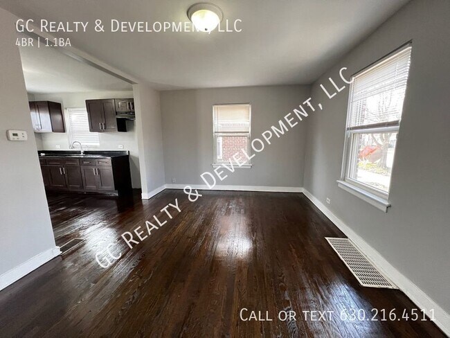 Building Photo - ***DETACHED SINGLE HOME / 4 BDRM / 1.5 BTH...