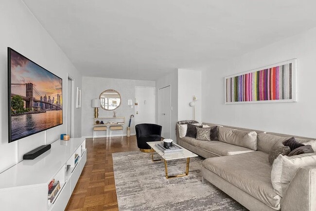 Building Photo - 79 W 12th St