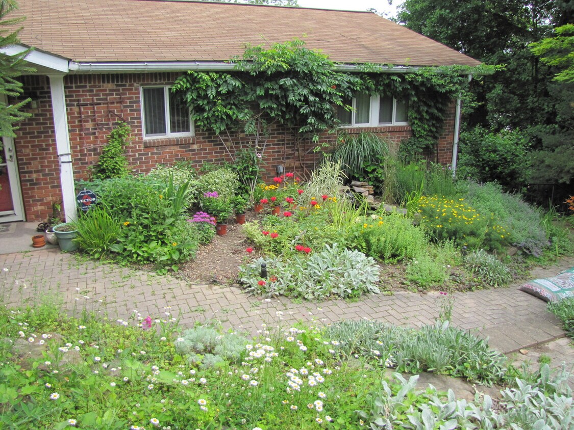 Primary Photo - 116 Oakview Dr