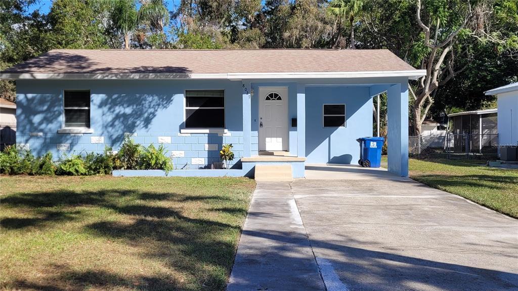 Foto principal - 8027 Country Club Rd N