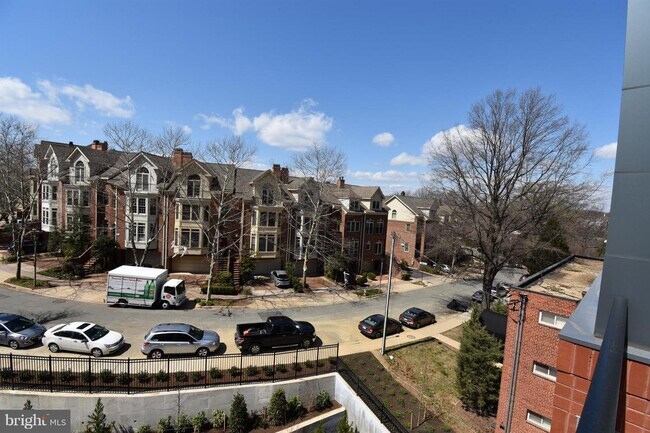 Building Photo - 1411 Key Blvd