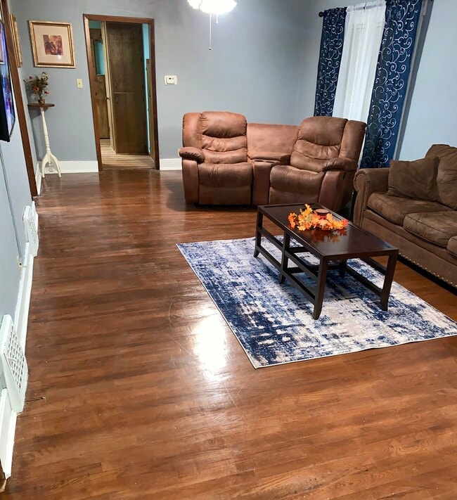 Building Photo - 1130 E Garfield St