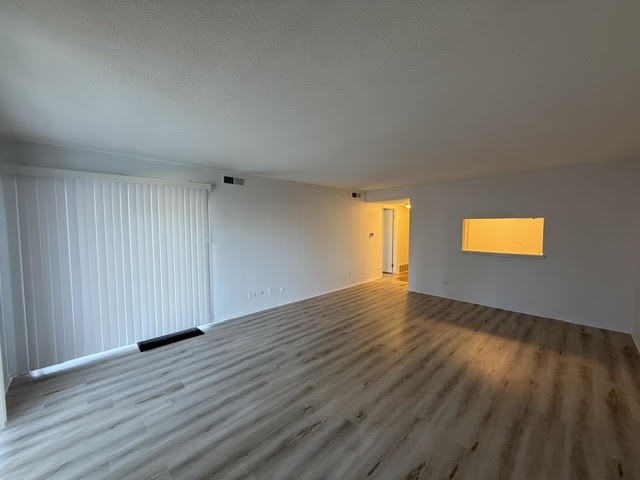 Foto del edificio - 1265 N Sterling Ave