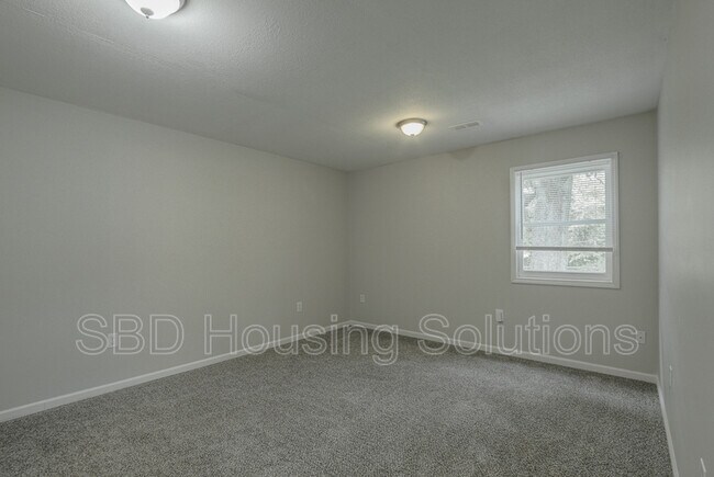 Building Photo - 11000 E 50th Terrace