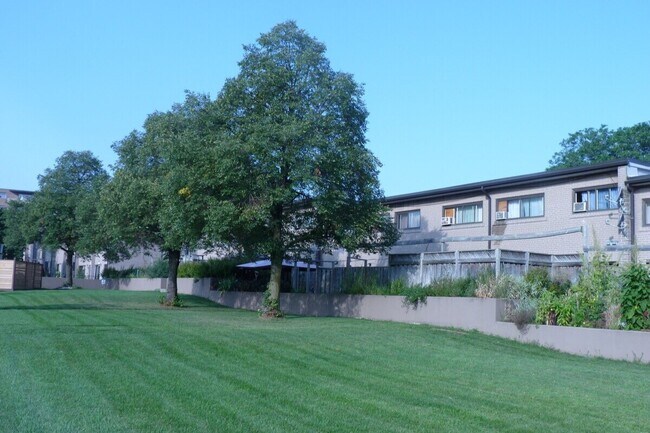 Photo du bâtiment - Golden Elms