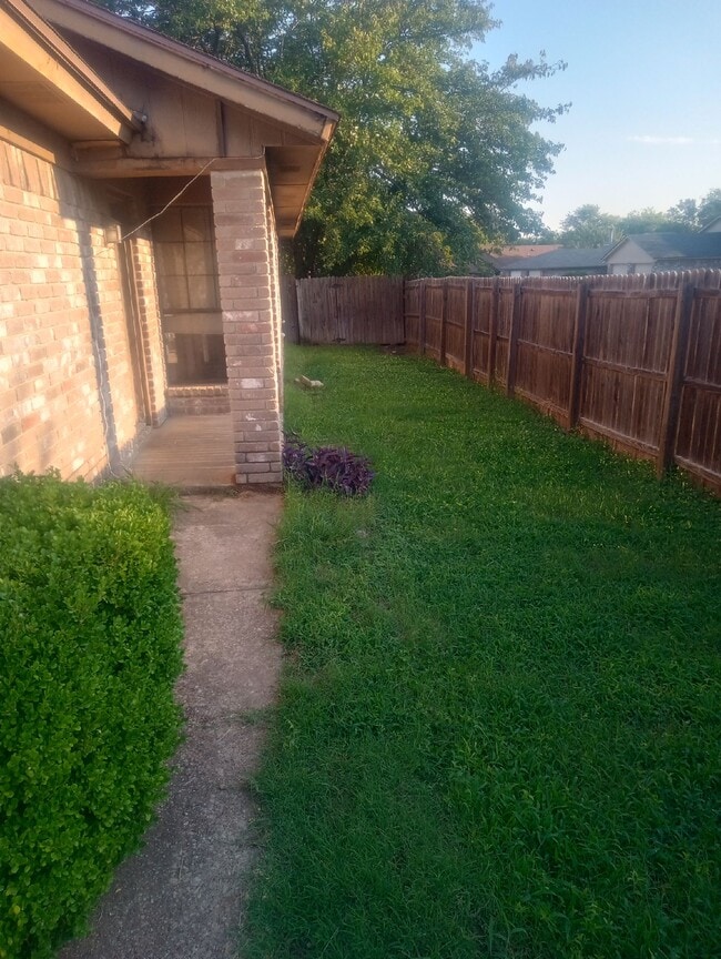 Foto del edificio - 6836 S Creek Dr
