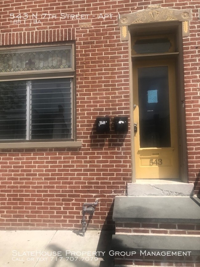 Building Photo - Newly Renovated one bedroom w/ Parking!