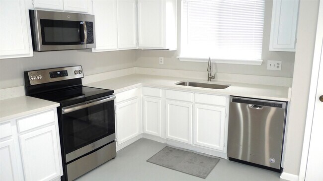 Building Photo - 13410 Rainbow Falls St
