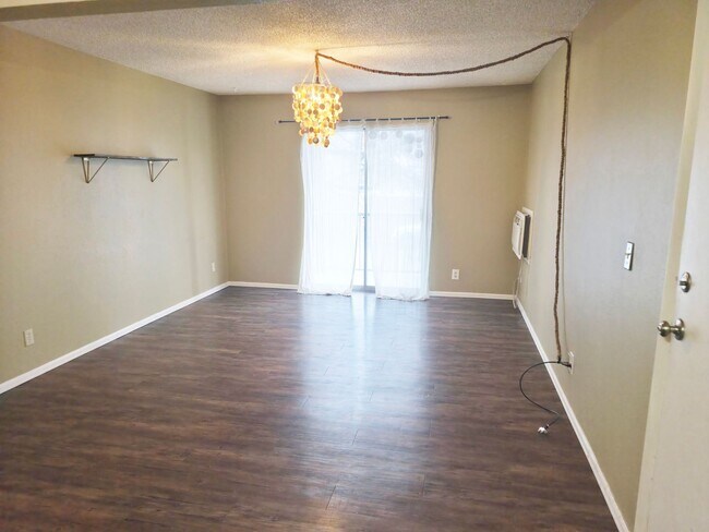 Building Photo - Great Condo in Golden